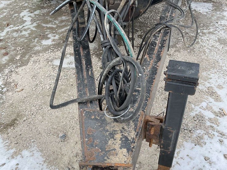 balzer-manure-tank-with-raven-computer-control,-for-knifing-in-manure,-6800-gallon-tank,-hydraulic-pump,-no-pto-image-3