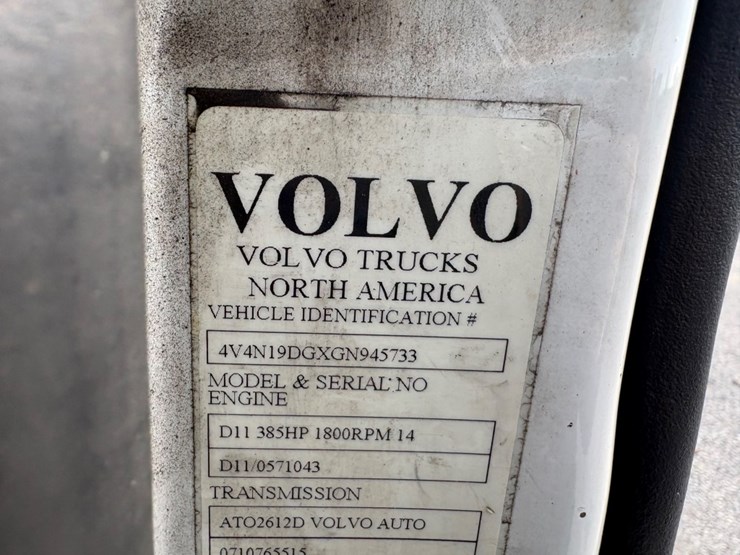 #30707-•-2016-volvo-single-axle-truck-tractor-image-13