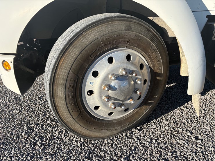 2008-kenworth-t300-image-11