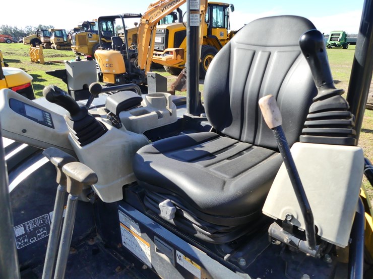 2016-yanmar-vio45-image-11