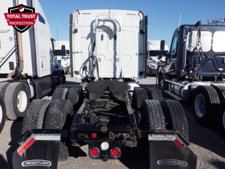 2020-freightliner-cascadia-113-image-13