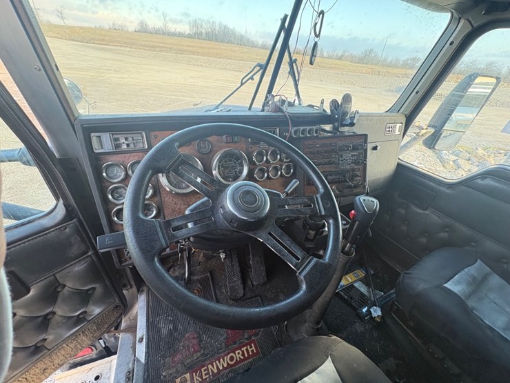 1999-kenworth-t600b-image-15