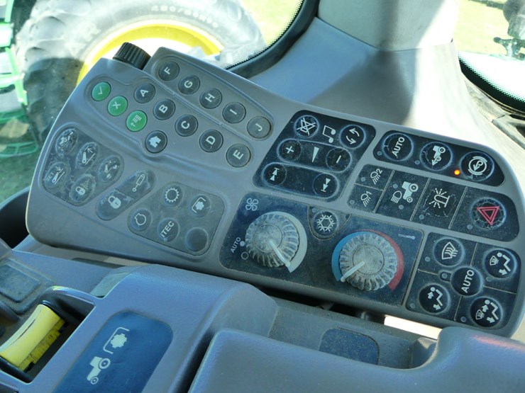 2012-john-deere-8235r-image-13