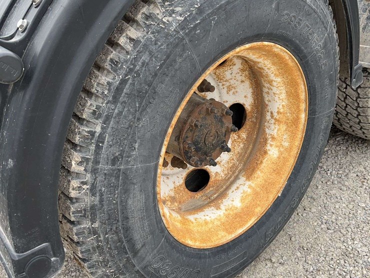 2014-freightliner-cascadia-125-image-26