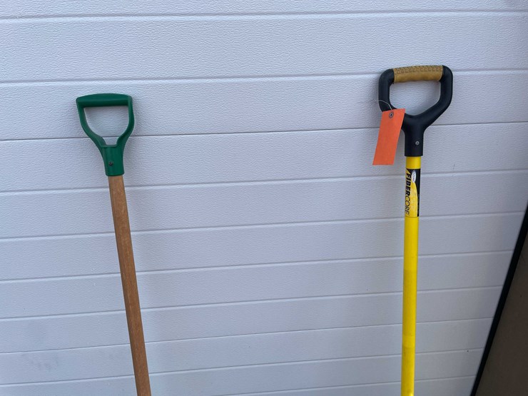 #4079-•-snow-shovels-(o3)-image-4