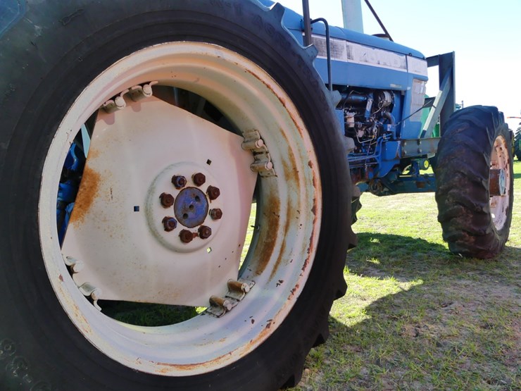 1988-ford-8210-image-6