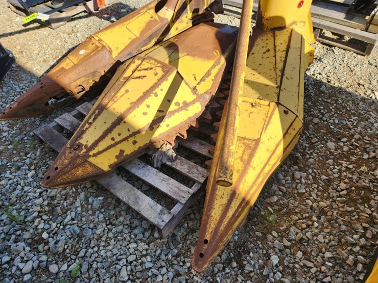 new-holland-824-image-6