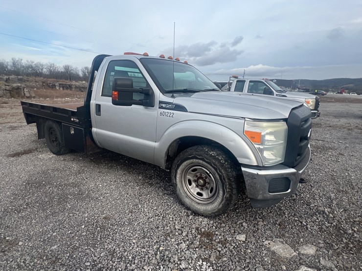 2015-ford-f350-xl-image-2