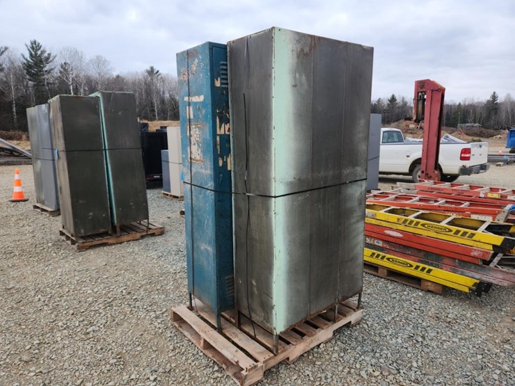 #6037-•-cabinet-and-(2)-lockers-image-1