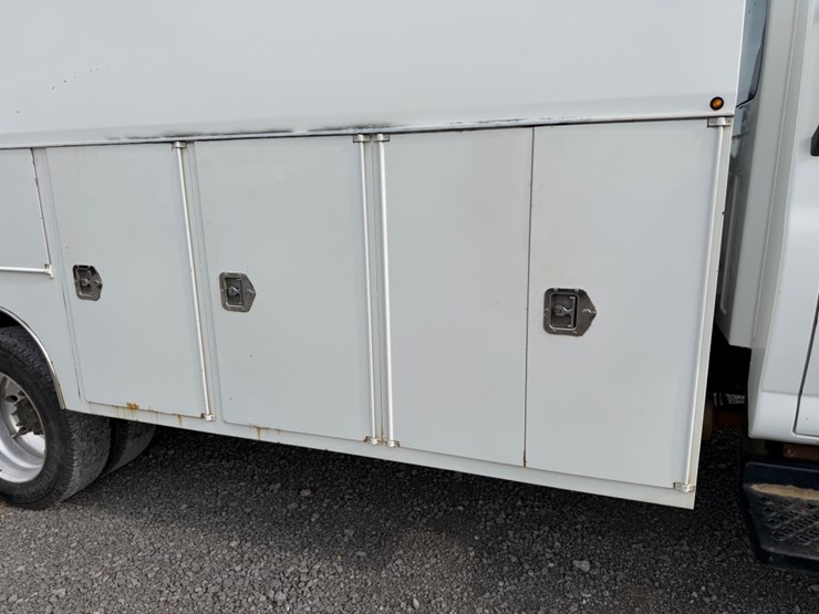 #30699-•-2003-chevrolet-c4500-single-axle-service-truck-image-13