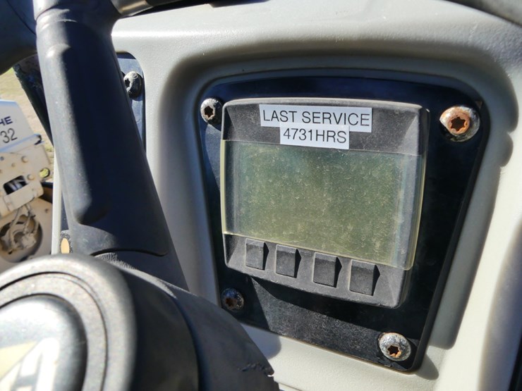 2015-caterpillar-cb24b-image-12