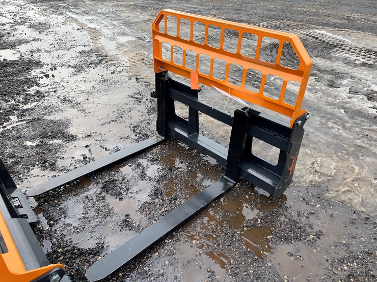 #1169-•-unused,-landhonor-pallet-fork-image-1