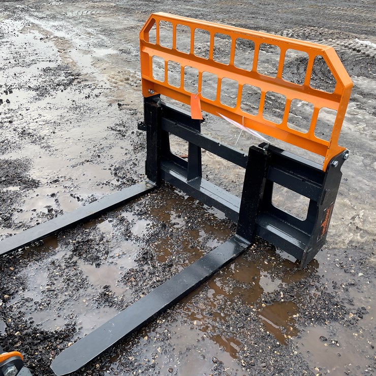 #1169 • Unused, Landhonor Pallet Fork