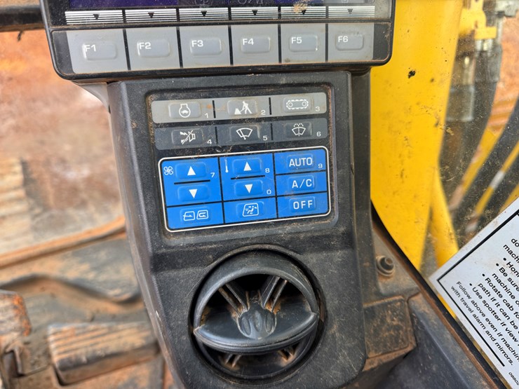 komatsu-pc490-lc-11-image-43