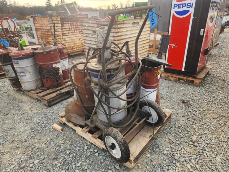 #6016-•-(5)-grease-pumps-image-2