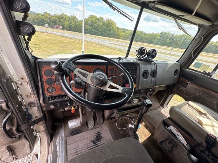 1994-international-9400-eagle-image-15