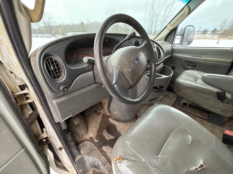 #1117-•-2005-ford-econoline-w/-15'-abc-van-body-image-17