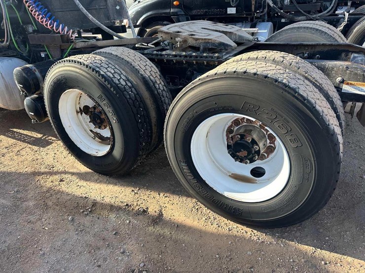 2013-freightliner-cascadia-image-4