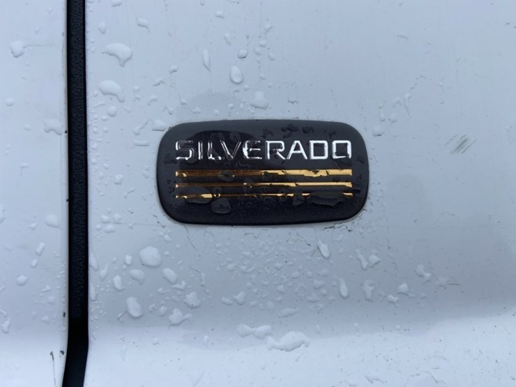 2004-chevrolet-silverado-4x4-pickup-image-15