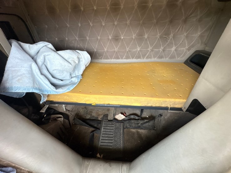 1994-international-9400-eagle-image-17