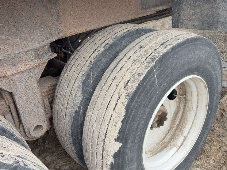 1997-mac-34ft-dump-trailer,-tires-are-80%,-new-hoist-2-years-ago,-new-liner-2-years-ago,-automatic-roll-tarp,-new-jacks,-just-downsizing,-nice-trailer-image-24