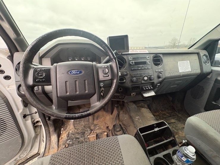2012-ford-f550-xl-image-19