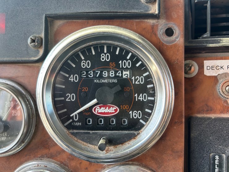 2009-peterbilt-340-image-15