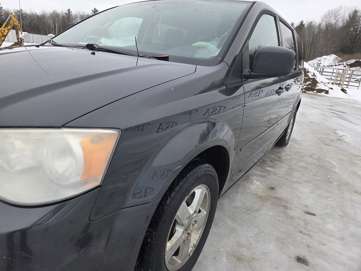 2012-dodge-grand-caravan-image-16