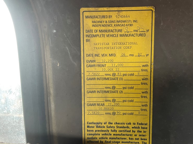 #1015-•-1992-navistar-international-transportation-flatbed-truck-(has-wi-title)-image-54