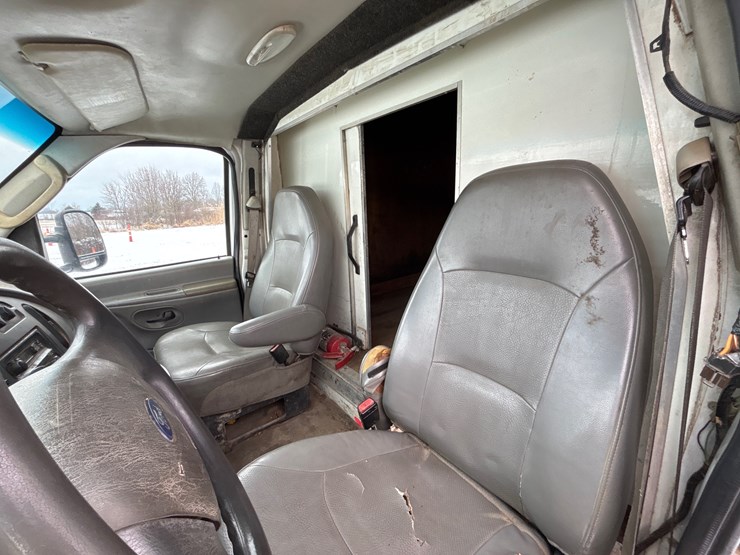 #1117-•-2005-ford-econoline-w/-15'-abc-van-body-image-16