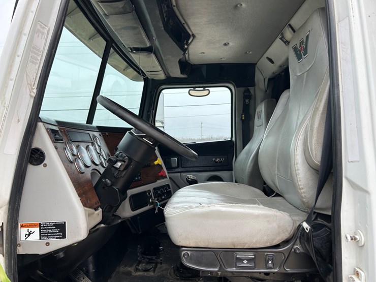 2014-western-star-4900-image-5