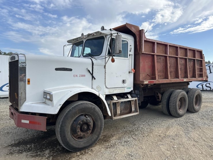#2201-•-1988-freightliner-mb80-tandem-axle-dump-truck-image-1
