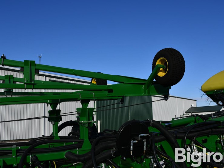 2020-john-deere-1775nt-image-17