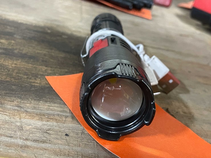 #2025-•-tactical-led-flashlight-(pr11)-image-2