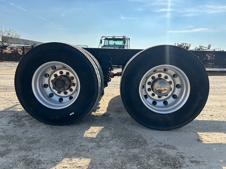 2009-peterbilt-340-image-11