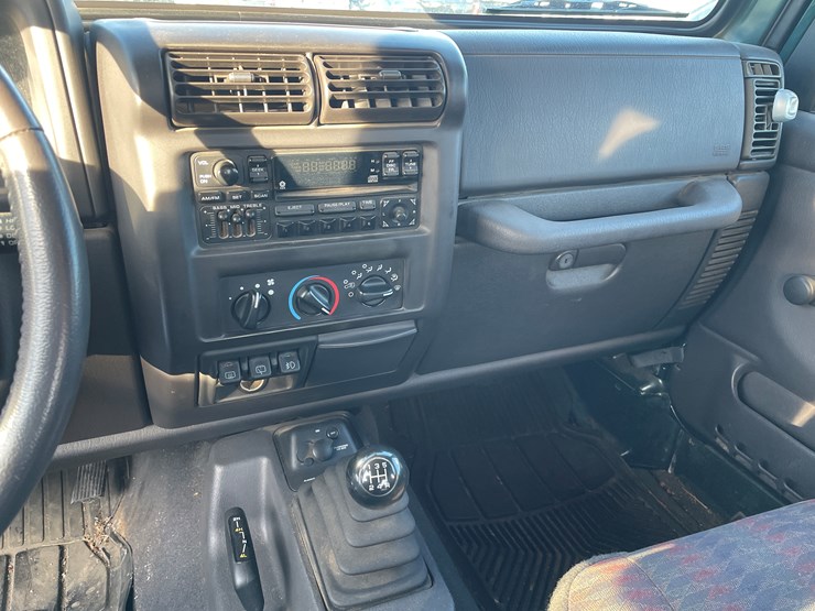 2000-jeep-wrangler-sport-image-36