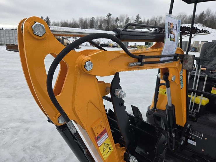 #2192-•-unused-future-ft15-mini-excavator-image-12