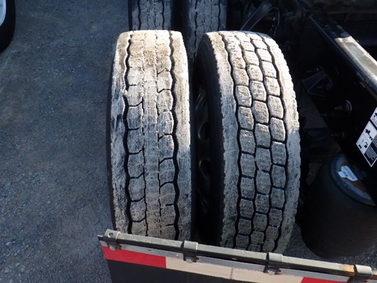 2017-peterbilt-587-image-17