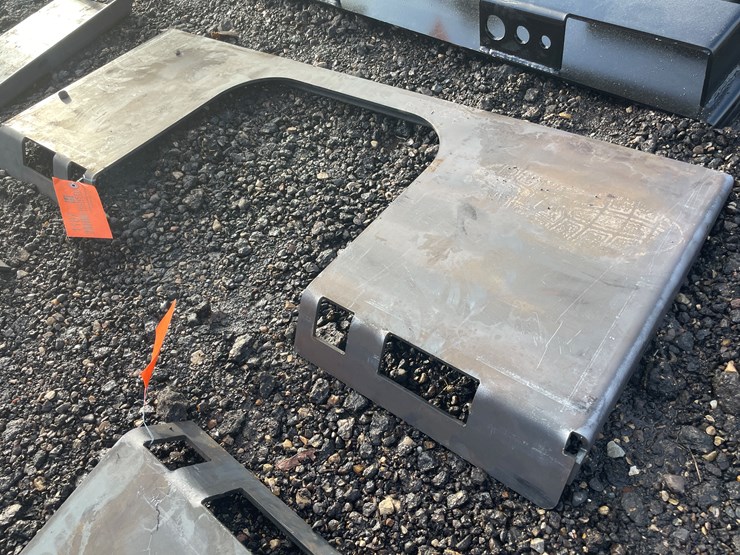 #1187-•-unused,-skidsteer-open-center-weldable-quick-attach-plate-image-1