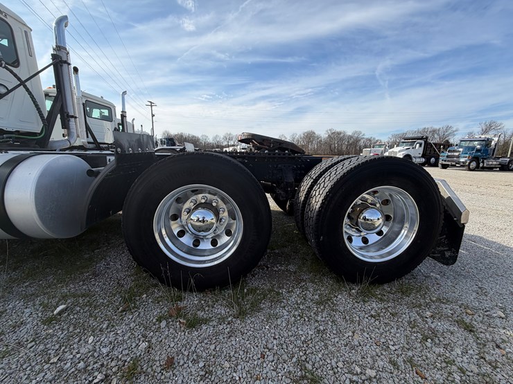 2016-mack-pinnacle-cxu613-image-8