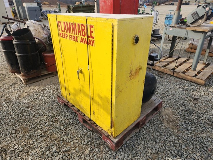 #6027-•-general-air-compressor-and-cabinet-image-3