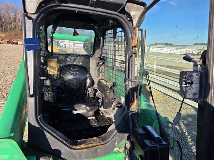 2018-bobcat-t740-image-38