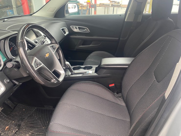 2015-chevrolet-equinox-lt-image-12