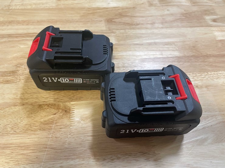 #2032-•-dewalt-style-21v-cordless-leaf-blower-with-(2)-li-ion-batteries-and-charger-(pr12)-image-13