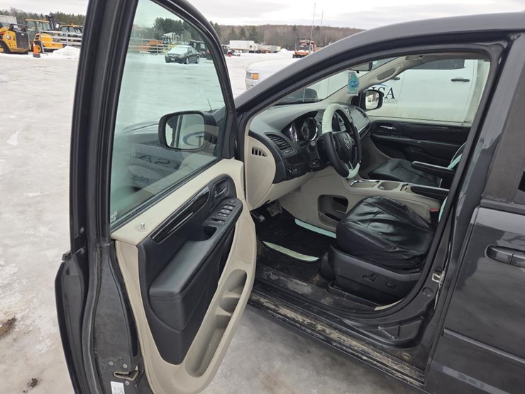 2012-dodge-grand-caravan-image-34