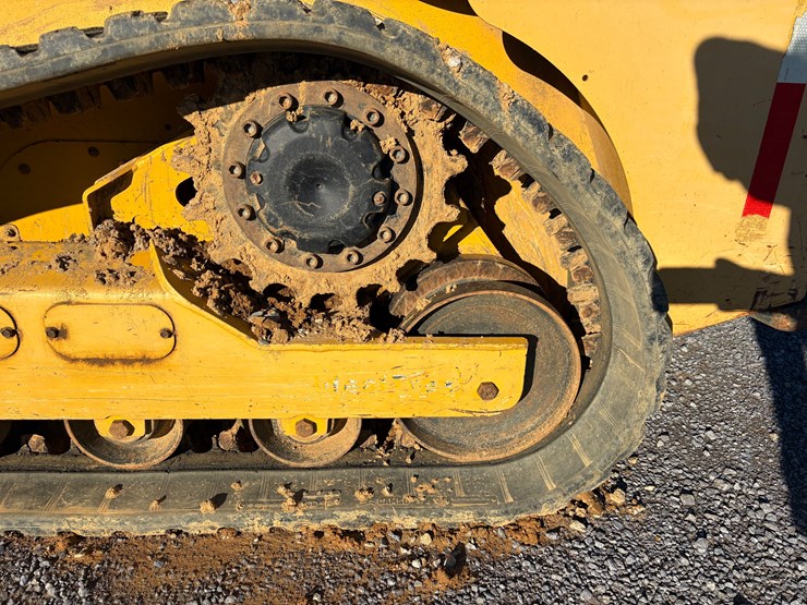 2017-gehl-rt165-image-13