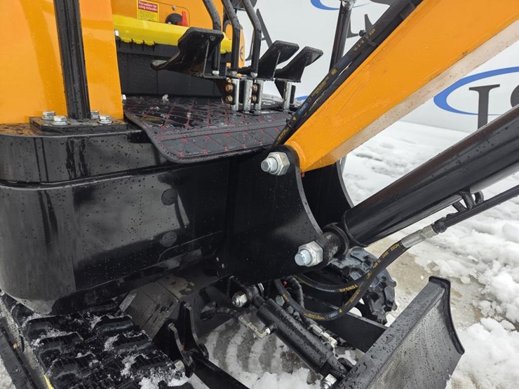 #5016-•-unused-future-ft15p-mini-excavator-image-13