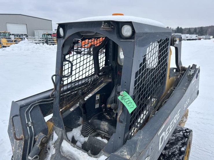 deere-320e-image-36
