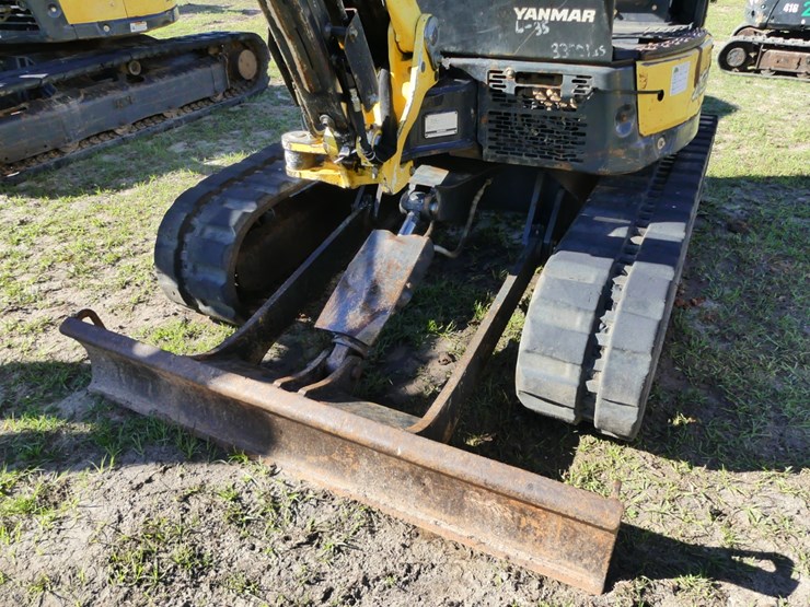 2016-yanmar-vio25-image-9