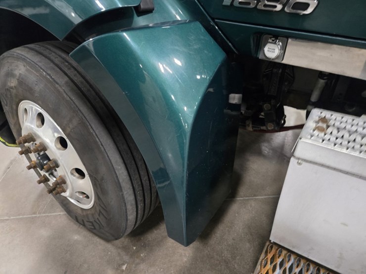 2017-kenworth-t680-image-13